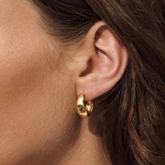 Chunky Gold Hoop Earrings - Jorunn | Linjer Jewelry Earrings Outfit, Earrings Aesthetic, Dinner Dates, Chunky Hoop Earrings, Chunky Earrings