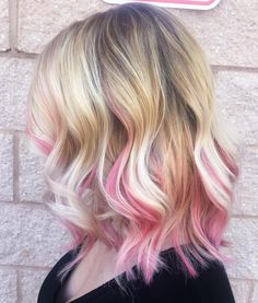 blonde lob with pastel pink highlights Blonde Hair Color With Pink, Hair Color With Pink Highlights, Kids Hair Color Ideas Girls Fun, Blonde And Pink, Pink Hair Highlights, Blonde Hair With Pink Highlights, Haircut 2023, Pink Streaks, Pink Blonde Hair