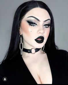 Black Gothic Eye Makeup, Black Witchy Makeup, Gray And Black Eyeshadow Looks, Cute Easy Goth Makeup, Glam Gothic Makeup, Victorian Makeup Look Gothic, Goth Makeup Wedding, Goth Makeup Black Lipstick, Goth Pirate Makeup