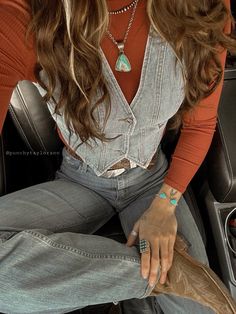 #westernfashion #westernoutfit #nativeturquoise #cowgirlstyle #cowgirlfashion #denimondenim #rodeofashion @punchytaylorann