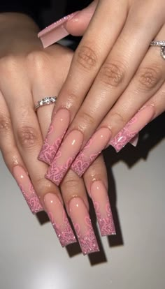 Nail Inspo Glitter, Nail Designs For Valentines Day, French Tips Pink, Art Nails Acrylic, Pink Glitter Nail, Valentine Nails Pink, Nail Heart, Nail Designs Black, Acrylic Nails Almond Shape