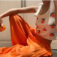 Adorable Orange Fruit Sweater Tank. Worn By The Stylish Jenny Walton. Size Xs Never Worn Fruit Sweater, Jenny Walton, Bright Colored Outfits, Vogue Vintage, Orange Sweater, Orange Outfit, Vintage Shopping, Orange Aesthetic, Striped Long Sleeve Tee