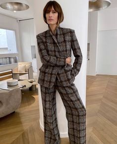 Tweed Trousers, Chanel Boutique, Parisian Women, Blogger Inspiration, Rock N Roll Style, Winter Suit, Heart Clothes, Style Muse, Work Suits