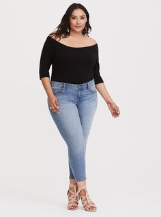 Ankle Skinny Jean - Light Wash - Our light wash Ankle Skinny has a second-skin fit with a ton of stretch and a little wiggle room at the hem. It's lean and sexy with the real feel of denim. Best Plus Size Jeans, Rasta Clothes, Only Jeans, Stylish Jeans, Best Jeans, Plus Size Jeans, Online Clothing Stores, Pocket Design, Classic Looks