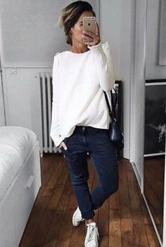 minimal chic inspire yourself by simple outfit ideas Adrette Outfits, Lazy Day Outfits, Mode Casual, Looks Street Style, Minimal Chic, Trendy Fall, Outfit Combinations, 가을 패션