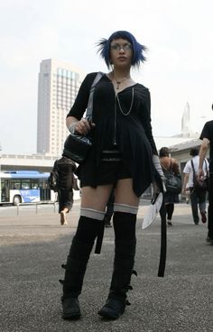 Street Goth Fashion, Alt Street Style, Zoetica Ebb, Arte Punk, New Rock, Alternative Outfits, Artist Style, Really Cute Outfits, Dream Clothes