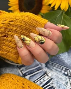 Nails Flowers, Sunflower Nails, Nail Art Designs Summer, Flower Nail Designs, Simple Nail Art Designs, Her Nails, Franklin Tn, Nails Glitter, Oval Nails