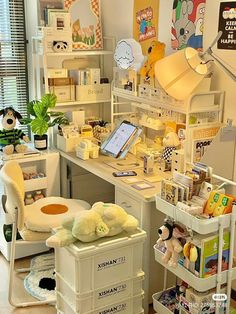 cute room inspiration inspo aesthetic bedroom ideas y2k trend minimalistic clean korean japanese desk tidy organizer style vibe aesthetic desk studying Simple Room Decor, Room Inspo Aesthetic, Cool Dorm Rooms, Deco Studio, Dorm Room Ideas, Hiasan Bilik