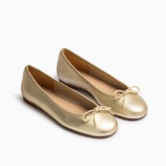 Gold Flat Shoes, Flat Prom Shoes, Gold Shoes Flats, Ballerina Silhouette, Gold Ballet Flats, Elegant Flats, Ballerina Shoes Flats, Gold Flats, Gold Shoes