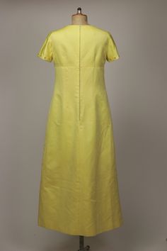 "➸ Description: Beautiful pale yellow silk gown from the 1960s, maxi length, short sleeves, long zip at the back Condition: Very Good, despite some light stains in front of the dress (picture 3&4) and some traces at the hem (picture 2 ) fairly priced ➸Measurements: best fits a size M to L Shoulders 38cm/ Sleeves 18.5cm/ Bust 48.5cm / Waist 45cm / Hips 50-51cm/ Length 139cm Visit my instagram @bazvintage Note: - You are welcome to contact me and ask me anything - I sell vintage and antique pr Yellow Short Sleeve Dress For Formal Events, Yellow Short Sleeve Formal Dress, Yellow Short Sleeve Maxi Dress For Evening, Halter Evening Dress, Floral Bustier, Silk Chiffon Dress, Yellow Silk, Silk Gown, Rayon Dress