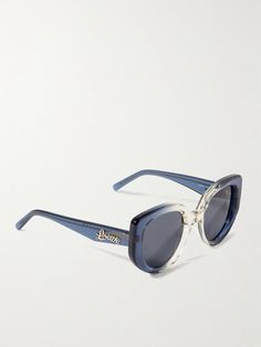 LOEWE Eyewear knows all about statement sunglasses. Crafted from ombré acetate, this pair has round frames and monikers at the temples in cursive lettering. Keep yours protected in the accompanying case. Loewe Eyewear, Cursive Lettering, Statement Sunglasses, Tom Ford Bag, Round Eyewear, In Cursive, Round Frames, Luxury Sneakers, Acetate Sunglasses