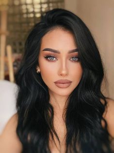 Bride Makeup Dark Hair, Eyeshadow For Black Hair, Soft Glam Makeup Dark Hair, Black Hair Makeup Looks, Green Eyes Hair Color Ideas, Makeup For Black Hair, Black Hair Olive Skin, Black Hair Hazel Eyes, Green Eyes Dark Hair