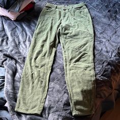 Never Worn Green Corduroy High Rise Mom Fit, Perfect Condition High Rise Corduroy Jeans, Bdg Jeans, Urban Outfitters Pants, Green Corduroy, Bdg Urban Outfitters, Wear Green, Pants Color, High Jeans, Urban Outfitters