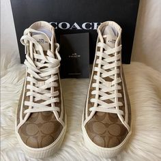 Coach Sneaker Shoes Signature New Size 10 Tenis Coach, Tenis Gucci, Sneakers Jordan, Coach Sneakers, Sneaker Shoes, Shoes Color, Coach Shoes, Cute Shoes, Womens Shoes Sneakers