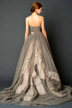 The back of the dress is amazingly gorgeous, and one of my colors Ooooo! And of what designer? Vera Wang; only the best! - Pinned by Robin C onto Beautious from nymag.com Grey Wedding Dress, Gray Weddings, Gorgeous Wedding Dress, Zuhair Murad, White Wedding Dresses, Gorgeous Gowns, Mode Inspiration