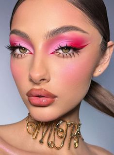 Makeup For Graduation, Editorial Makeup Looks, Spring Makeup Trends, Makeup Shades, Makeup For Black Skin, Fresh Makeup, Cool Makeup Looks, Red Makeup