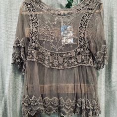 Never Worn! Perfect Condition! Unique Look! Moody Style, White Flowy Top, Women Lace Blouse, Butterfly Print Dress, Tie Dye Women, Lace Kimono, Front Tie Shirt, Blue Embroidery, White Halter Maxi Dress