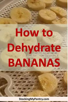 how to dehydraate bananas in the microwave with text overlay that reads, how to dehydraate bananas