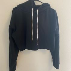 Brand New Never Wear Super Cute Super Soft Black Cropped Sporty Sweatshirt, Sporty Black Cropped Sweatshirt, Black Cropped Sweatshirt For Fall, Black Cropped Sweatshirt For Streetwear, Black Cropped Hoodie For Streetwear, Black Sporty Cropped Hoodie, Trendy Black Cropped Sweatshirt, Casual Black Cropped Sweatshirt, Casual Black Cropped Hoodie