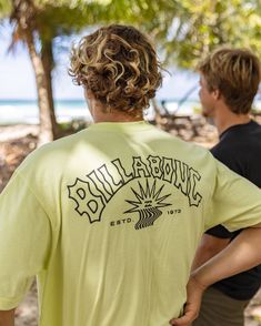 Billabong Theme Arch Short Sleeve T-Shirt - Medium / Light Green Surfer Guy Style, Surfer Boy Outfits, Granola Guy Style, Surfer Outfit, Surf Style Men, Surfer Vibes, Surfer Guys, Surfer Boy, Surf Brands