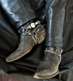 90s Punk Aesthetic Men, Gothic Men Aesthetic, Lost Boy Aesthetic, Judas Aesthetic, The Lost Boys Aesthetic, Lost Boys Aesthetic, Cowboy Boot Outfits