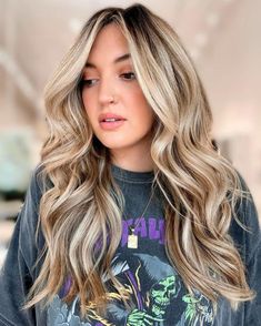 Lowlights Caramel, Blonde With Brown Lowlights, Best Blonde Highlights, Blonde Hairstyle Ideas, Blonde Highlights With Lowlights, Blonde Highlights Ideas, Icy Blonde Highlights, Long Sleek Hair, Red Hair With Blonde Highlights