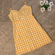 Brand New Adorable Yellow Gingham Mini Dress With Small Center Triangle Cutout. Adjustable Straps. White Tennis Dress, Pink Plaid Dress, Gingham Mini Dress, Blue Flower Dress, Purple Lace Dress, Homecoming Formal Dresses, White Flower Dress, Yellow Gingham, Zebra Print Dress