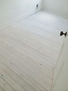 D.I.Y Project – A Lazy Girls Guide to Whitewashed Scandi floors | Design Soda : Interiors Blog tutorial Rustic White Bedroom, Wood Bathroom Floor, Whitewashed Floorboards, White Wash Wood Floors, White Floorboards, Painted Floorboards, White Wooden Floor, White Washed Floors, Painted Wood Floors