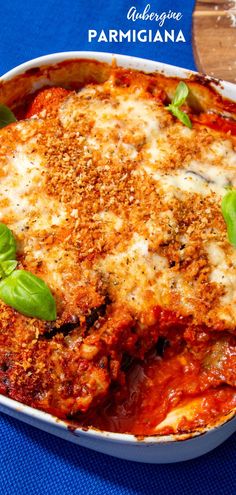 This Italian baked aubergine parmigiana includes a crispy breadcrumb topping plus layers of cheese and tomato sauce. It’s a family favorite in our house! Fried Aubergine, Parmigiana Recipe, Breadcrumb Topping, Cheese And Tomato, Healthy Budget, Budget Recipes, Healthy Comfort, Italian Recipe, Healthy Recipes On A Budget