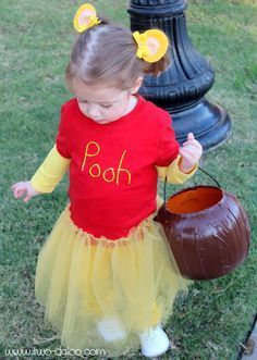 World Book Day: Winnie the Pooh Pooh Costume Diy, Easy Book Week Costumes, Pooh Costume, Tigger Costume, Book Characters Dress Up, Disfraz Star Wars, World Book Day Ideas, Winnie The Pooh Costume