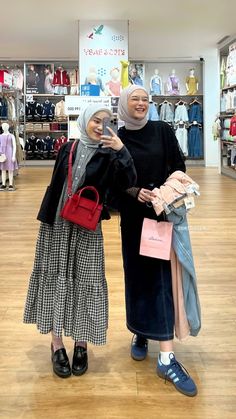 Hijab Ootd Ideas, Korean Hijab Outfit, Outfit Rok, Uniqlo Women Outfit, Outfit Ngampus, Ootd Hijab Casual, Neat Casual Outfits, Modesty Outfits