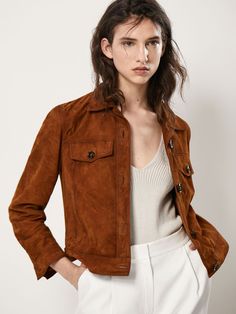 Suede Trucker Jacket, Jacket Outfit Women, Street Style Fall Outfits, Mens Jackets Casual, Textured Jacket, Jacket With Pockets, Leather Jacket Outfits, Trucker Jacket, Airport Outfit