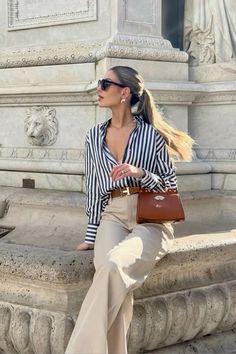 Corporate Attire Women, Portret Feminin, Look Hippie Chic, Stile Blair Waldorf, Fest Outfits, Cream Pants, Corporate Attire