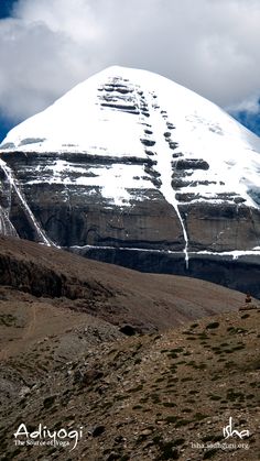 there is a very tall mountain with snow on it