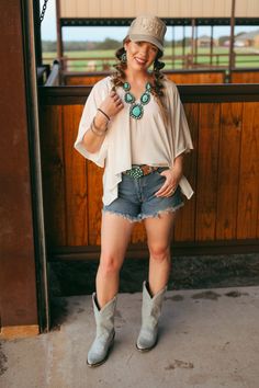 Taking the basic white tee up a notch with this oversized crop tee. Sure to be your go to for a quick cute fit. Features a v-neck & raw hem. 100% Cotton Jacie is 5'4", a size 26 & 34B wearing a small White Cutoff Tops With Frayed Hem, Cutoff Tops With Frayed Hem For Day Out, Casual Oversized Crop Top For Summer, Oversized Short Sleeve Crop Top For Summer, Vogue Home, Basic White Tee, Rodeo Drive, Cute Fit, White Tee