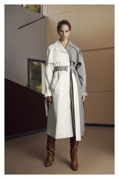 Défilé Givenchy pré-collection automne-hiver 2019-2020 Femme Iranian Women Fashion, Fall Coat, Fashion Show Collection, Autumn Fashion Women, Pre Fall, Womens Fashion Trends