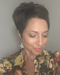 When you're feeling overwhelmed by color choices and lost on what to wear, relax. I got you! Let's chat about your style needs. I'll help you make a choice that fits YOU! #easybeauty #makeuptips #5minmakeup #hoodedeyes #deepseteyes #makeupforbeginners #over40makeup #everydaymakeup #naturalmakeup #eyelooks #makeupover50 #bestversionofme #womenover40 #matureskin #skincarefirst #antiagingmakeup #maturemakeup #faceliftmakeup #fortyplusstyle #eyemakeup #matureskintips #makeupteacher Makeup Over 50, Worthy Of Love, Deep Set Eyes