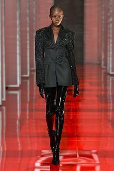 Versace Fall Winter 2022 Women's Fashion Show | Online Store EU Versace Archive, Versace Aesthetic, Versace Brand, Versace Watch, Versace Collection