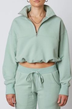 Cropped Quarter Zip, Crop Pullover, Quarter Zip Hoodie, Band Hoodies, Early Spring Outfits, Gym Style, Cropped Sweatshirt, Current Fashion Trends, Cotton Pullover