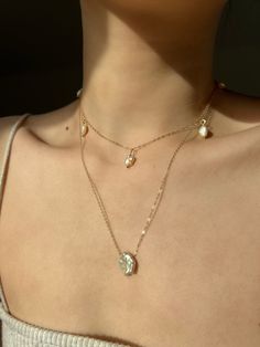 ✿ Material: 13-15mm width Baroque Freshwater Pearls ✿ Finish: 14K US Gold-Filled Chain  ✿ Size: Approx. 18 inches in length   ✿ P L E A S E   N O T E: The freshwater pearls are all-natural and unique, therefore each piece might have a slight blemish on it. The jewelry won't exactly be like in the picture due to the production process will be adjusted according to the actual materials. Meanwhile, there may be measurement differences caused by our handmade process. We will try our best to consiste Gold Necklaces Layered, Necklaces Layered, Dainty Necklace Layered, Natural Pearl Necklace, Dainty Necklaces, Gold Baroque, Electroformed Jewelry, Baroque Pearl Necklace, Pearl Necklaces