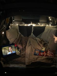 #date #couple #couplegoals #movienight Car Trunk Movie Night, Backseat Date, Car Trunk Sleepover, Movie In Car Date, Back Of Car Date, Back Of Car Date Ideas, Car Sleepover Ideas, Back Of Car Picnic, Movie Night In Car