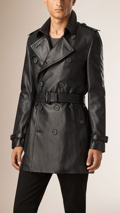 Trench coat en piel de napa Negro | Burberry Boys Leather Jacket, Mens Leather Coats, Chandler Riggs, Outfits Hombre, Burberry Trench Coat, Mens Fashion Rugged, Biker Jackets, Diving Gear