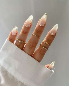 SPRING NAIL TRENDS | APRIL NAIL IDEAS Lemon Nails, Daisy Nail Art, Milky Nails, Nails Yellow, Floral Nail Designs, Daisy Nails, White Acrylic Nails, Flower Nail Designs, Her Nails