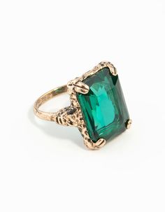 This 1920s-inspired ring features an emerald-coloured embellishment on a gold-toned setting. ONESIZE: 19mm | Lovisa Emerald Square Cut Stone On Gold Band, Size: Small/Medium, Green Celestial Ring, Fashion Jewellery Online, Marquise Ring, Vintage Style Rings, Bold Earrings, Shop Jewelry, Square Cut, Favorite Rings, Gold Band