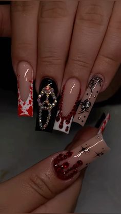 Spooky season just got scarier! 👻💀 These Ghost Face-inspired nails are perfect for horror fans and Halloween lovers alike. Channel your inner scream queen with a killer manicure that’s bold, edgy, and totally on-trend this spooky season! Whether you’re ready to slay at a Halloween party or just love a creepy-cute vibe, these nails are a scream-worthy statement! 🎃🖤 Fall Nail Art Ideas, Horror Nails, Holloween Nails, Halloween Acrylic Nails, Cute Halloween Nails, Fall Nail Art Designs, Unique Acrylic Nails, Acrylic Nails Coffin Short