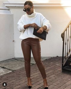 Brown Leather Leggings Outfit, Brown Leather Pants Outfit, Winter Streetstyle, Easy Fits, Lederhosen Outfit, Outfits Leggins, Brown Leather Pants, Perfect Winter Outfit, Cute Jumpers