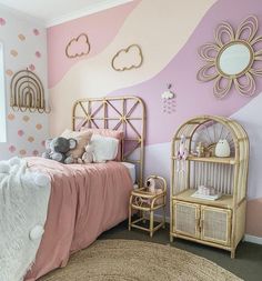 a child's bedroom decorated in pink and gold