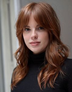 Red Medium Length Hair With Bangs, Short Auburn Hair With Curtain Bangs, Copper Hairstyles With Bangs, Ginger Hair With Blonde Curtain Bangs, Auburn With Bangs, Copper Brown Hair With Bangs, Auburn Hair With Fringe, Copper Balayage Curtain Bangs, Auburn Curtain Bangs