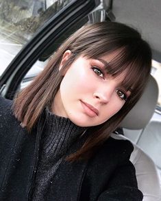 Maquiagem, Beleza, Moda on Instagram: “Franjinha 💇🏻‍♀️ Bangs 💇🏻‍♀️ #bangs #bang #bangstyle #summer #verão2019 #franja #franjinha #franjao #franjas #franjasnamoda #cabelocurto…” Bangs Haircut, Long Bob With Bangs, Long Bob Haircuts, Trendy Hairstyle, Easy Hairstyle, Short Straight Hair, Long Bob Hairstyles, Short Haircut, Short Hair With Bangs