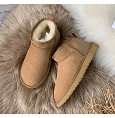 Designer Snow Boots, Mini Ugg Boots, Tasman Slippers, Platform Boots Women, Mini Boots, Suede Slides, Stylish Socks, Warm Shoes, Slip On Boots